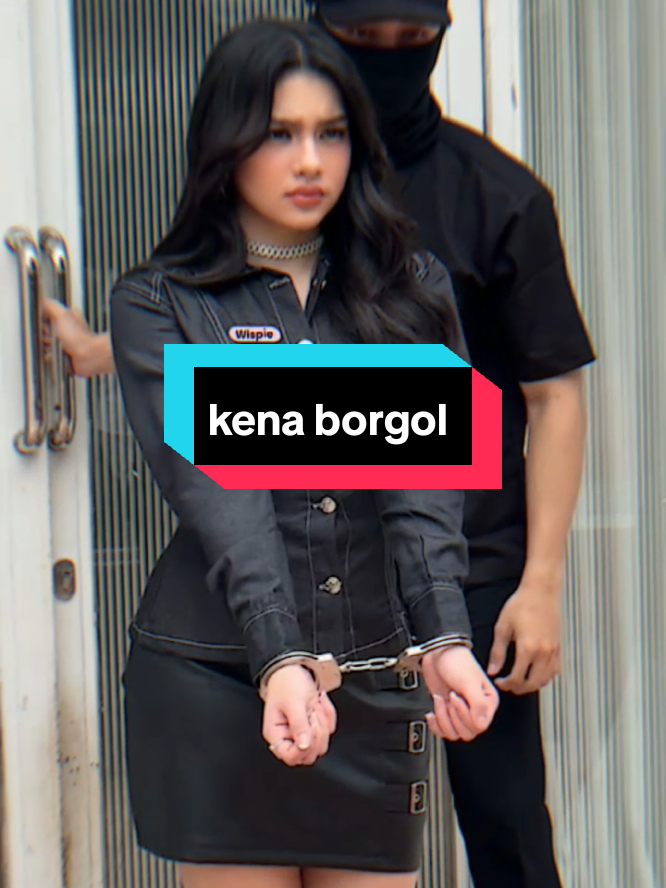 kena borgol kan karna pake kemeja wispie 😜  #wispie #cewekwispie #kemejawispie #davinakaramoy 