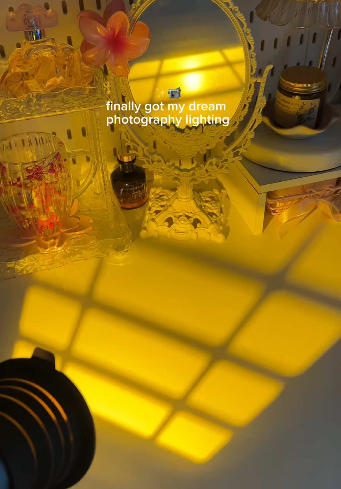 a must have for content creators! 🎥✨ #photoolex #photoolexflashlight #photographylights #lighting #flashlight