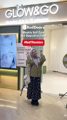 Hari buat me time tuh emang paling pas dihabiskan dengan hal-hal sederhana 💆🏻‍♀️✨ Kayak perawatan cepat di Glow & Go yang baru buka di Mall Panakkukang, abis itu lanjut istirahat nyaman di RedDoorz Plus @ Harvest Inn Panakkukang Makassar. Harga per malamnya mulai dari 100 ribuan aja, dan jangan lupa pakai promo code YUKNGINEP pas booking di aplikasi @RedDoorz Indonesia biar makin hemat 💫 Karena kadang, cara terbaik buat recharge diri itu sesimpel me time dan staycation singkat ❤️ #RedTRavelers #RedDoorz #BukaSemuaPintu #StaycationMakassar 