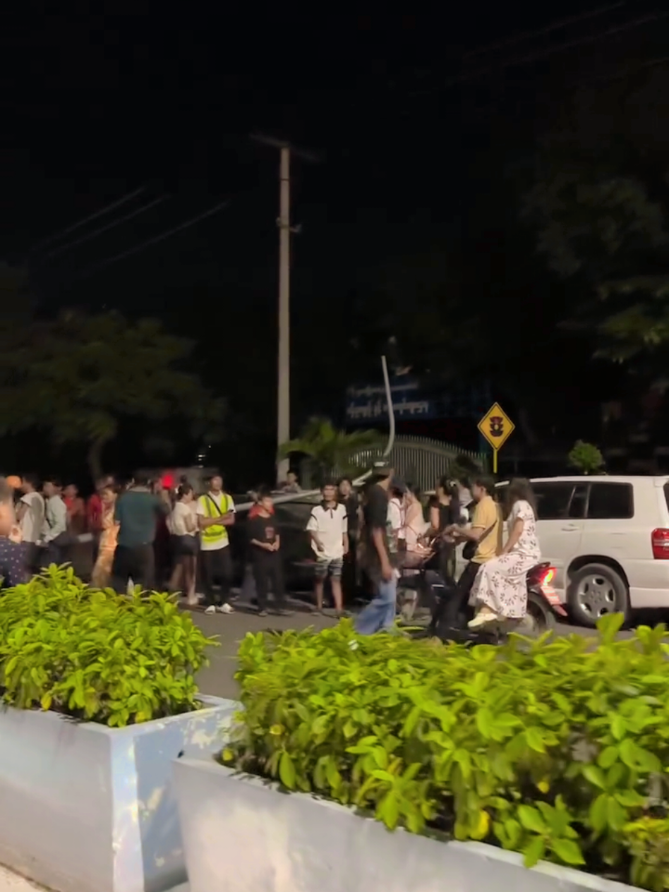 #မနော်ရမ္မံညစျေးအနီး type တာ yat yat sat sat  ဘယ်လိုဖြစ်လဲမသိဘူး ambulance လာခေါ်သွားပီ #မူရင်းကိုcrdပေးပါတယ် 