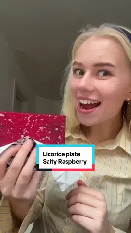This is insane!! Do you like licorice? 🖤🖤 😍😍// Modtaget i gave #licorice #mukbangeatingshow #asmr #asmreating #eatingsounds 