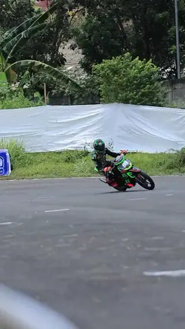 jangan panggil aku anak kecil paman 🥇🤪🤪🤪🤡🤡🤡 #solebahracing #faenzo28racingfamily  #fizr #fyp #roadrace 