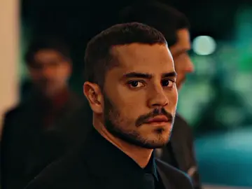 What a perfect couple! 🌷 #andrelamoglia #rulersoffortune #series #osdonosdojogonetflix #fyp 