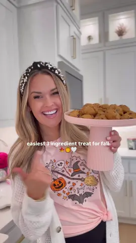 No easier treat to make and always SUCH a hit 👏🍂✨ let me know if you try it!! 🫶 #threeingredients #easydessert #easydessertrecipe #dessertidea #pumpkindesserts 