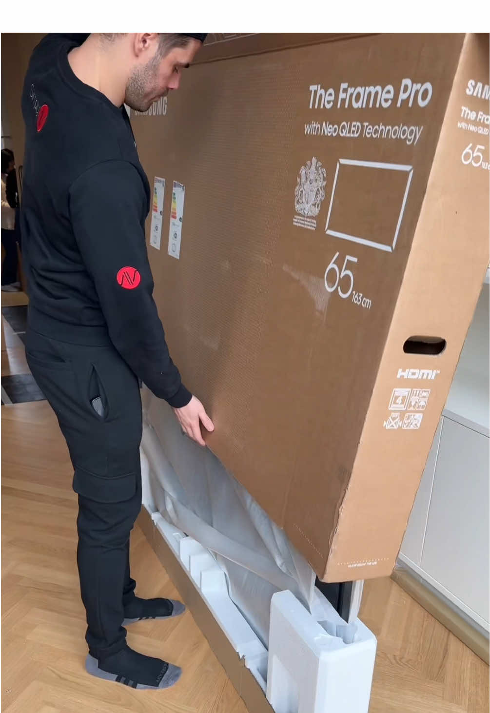 Installing the brand NEW Samsung Frame Pro 65” TV! Wall mounted, cable free, & paired with a Sonos Beam for a Simply AV clean look 👀 🔥 #SamsungFrame #TVSetup #SonosBeam #TheFrame #SamsungTV