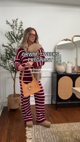 New craving unlocked: pickles with cottage cheese. New ick unlocked: smell of someone smoking cigs. #pregnancy #firsttrimester #momlife #maternityootd 