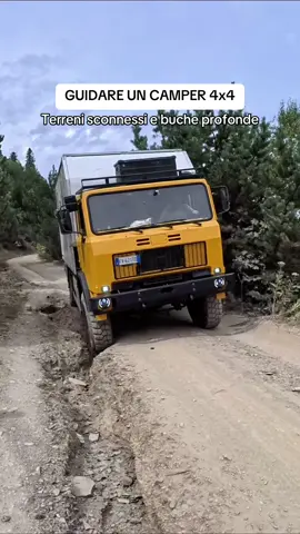 MA PERCHÈ?😳 Sì, Michele avrebbe potuto farsi più a destra e scansare la buca all’inizio del video, ma poi proseguendo di qualche metro ne avrebbe trovata un’altra - il terreno era parecchio sconnesso, il video non rende - quindi in ogni caso avrebbe dovuto affrontarla 😅 peccato che a me sono venuti i capelli bianchi. Il percorso è quello che porta ai laghi Koruldi, nei pressi di Mestia, Georgia 🇬🇪 #camper #camion4x4 #offroad #viaggi 