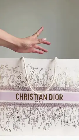 Asmr Dior unboxing #Lifestyle #influencer #pr #dior #makeup 