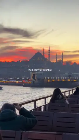 Istanbul doesn’t just look beautiful it feels beautiful❣️ Double tap if you agree 🧡 IG: iam_istanbul21 #istanbulsunsets #istanbulviews #istanbulplaces #istanbulskyline