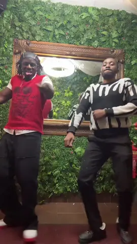 @mk.dlv 😂😂😂😂😂 the side eye killed me 😂😂😂 #pourtoi #foryoupage #vibe #foryou #dance 