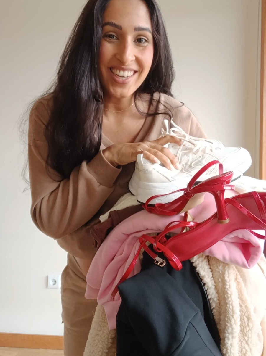 Provando lookinhos da shein ID legging: 23021891 ID camisa térmica: 44728084 ID polaina: 38297911 ID jaqueta: 48392824 ID casaco de pelo: 22880039 ID moletom rosa: 27023425 ID tênis: 146613707 ID vestido: 44313306 ID salto: 51935553 @SHEIN  #shein #sheinh #provador #fyp 