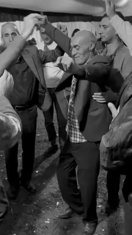 Allah sənə rəhmət eləsin məkanın cənnət olsun İnşəAllah 🙏🏻😔