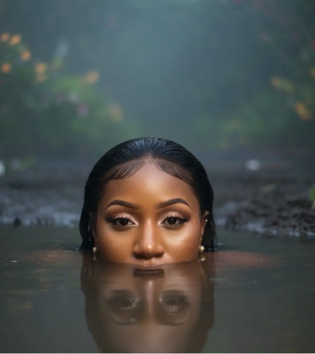 Life is often times like walking through a jungle surrounded by sharp thorns,wild beasts, and things that attempts to destroy us... but no matter what coming out a winner. I will be warmed but what attempted to wear me out! I may have to get a little dirty in the process while looking a mess to others and that’s okay. The flowers reminds us that there is beauty in every battle. ✨. David said it like this “Yea, though I walk through the valley of the shadow of death, I will fear no evil: for thou art with me” Life throws challenges at me, but it's how I  rise above them that defines my strength. #Resilience #Overcoming #StrengthInAdversity #SincerelyKindra #contentcreator    📸 @Kissy Brown 