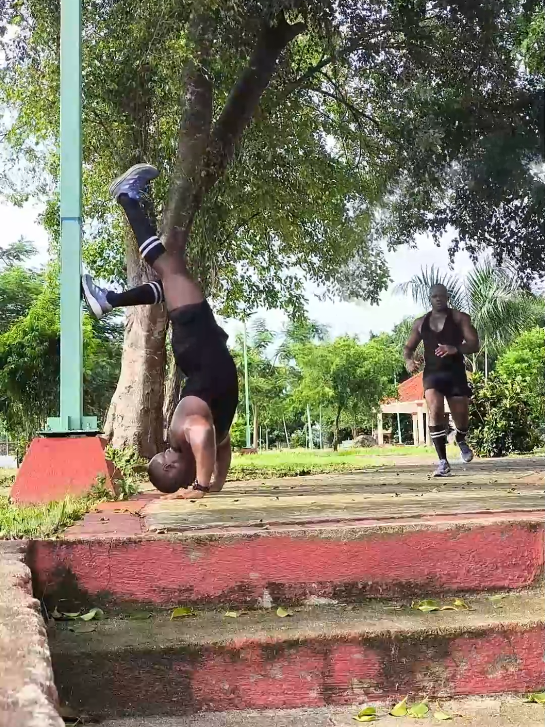 Comñn hacer algo te pusiste en movimiento y eso querido amigo y querida amiga, ya es hacerlo bien.