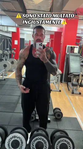 Polizia di stato mi ha multato ingiustamente per le mie spalle#🤣🤣🤣 #Fitness #viral #tiktok #GymTok 