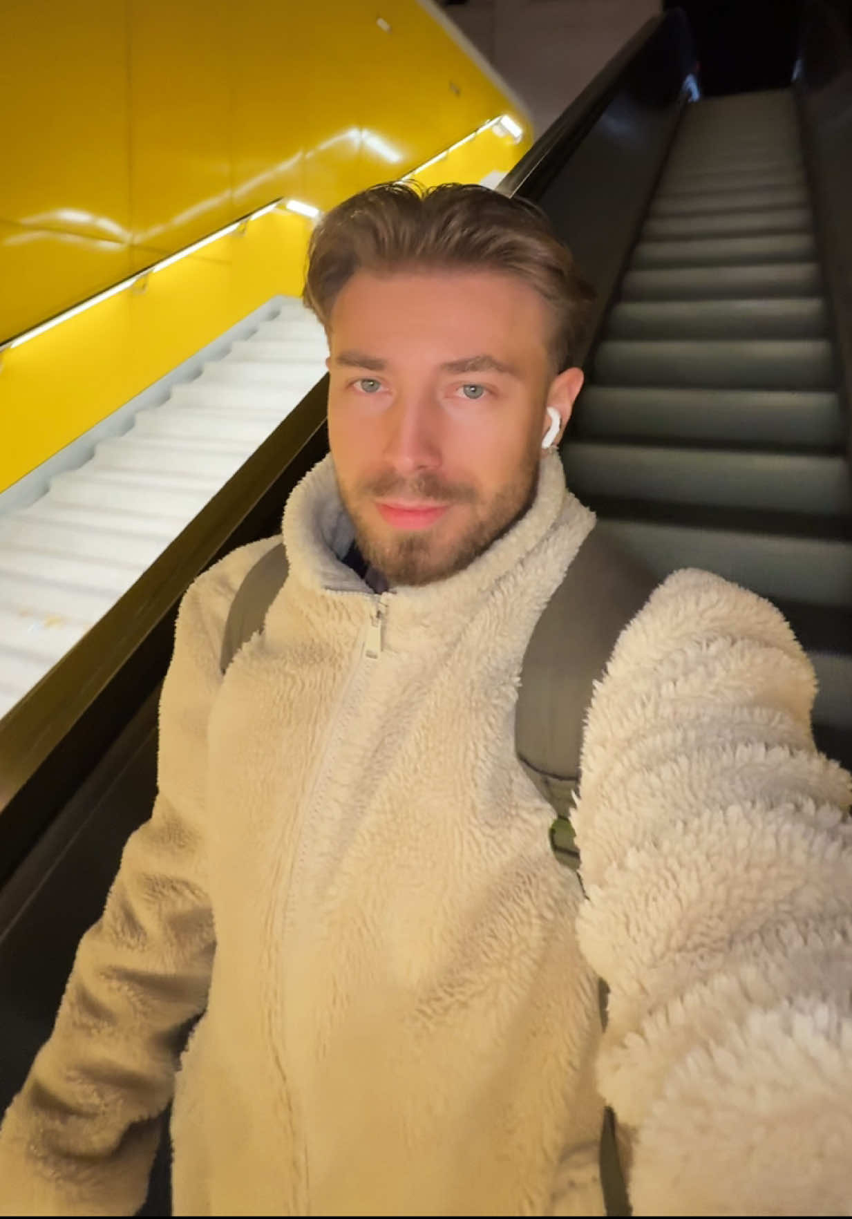 Was ist hier passiert? ⚠️ – Medizinisch erklärt! 🥼 . Hinweis: Dieses Video dient der medizinischen Aufklärung. Ich höre manchmal selbst Haftis Songs (vor allem im Gym haha) und wünsche ihm nur das Beste! 🙏🏽 Message an alle: Stay clean, Finger weg von jeglichen Drogen. . #arzt #haftbefehl #krankenhaus #klinik #medizin @sternzeichenarzt 