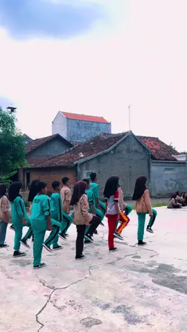 Akan saya hadapi hujan, badai, halilintar selama tidak saling meninggalkan😎 #fyp  #pembarismuda 