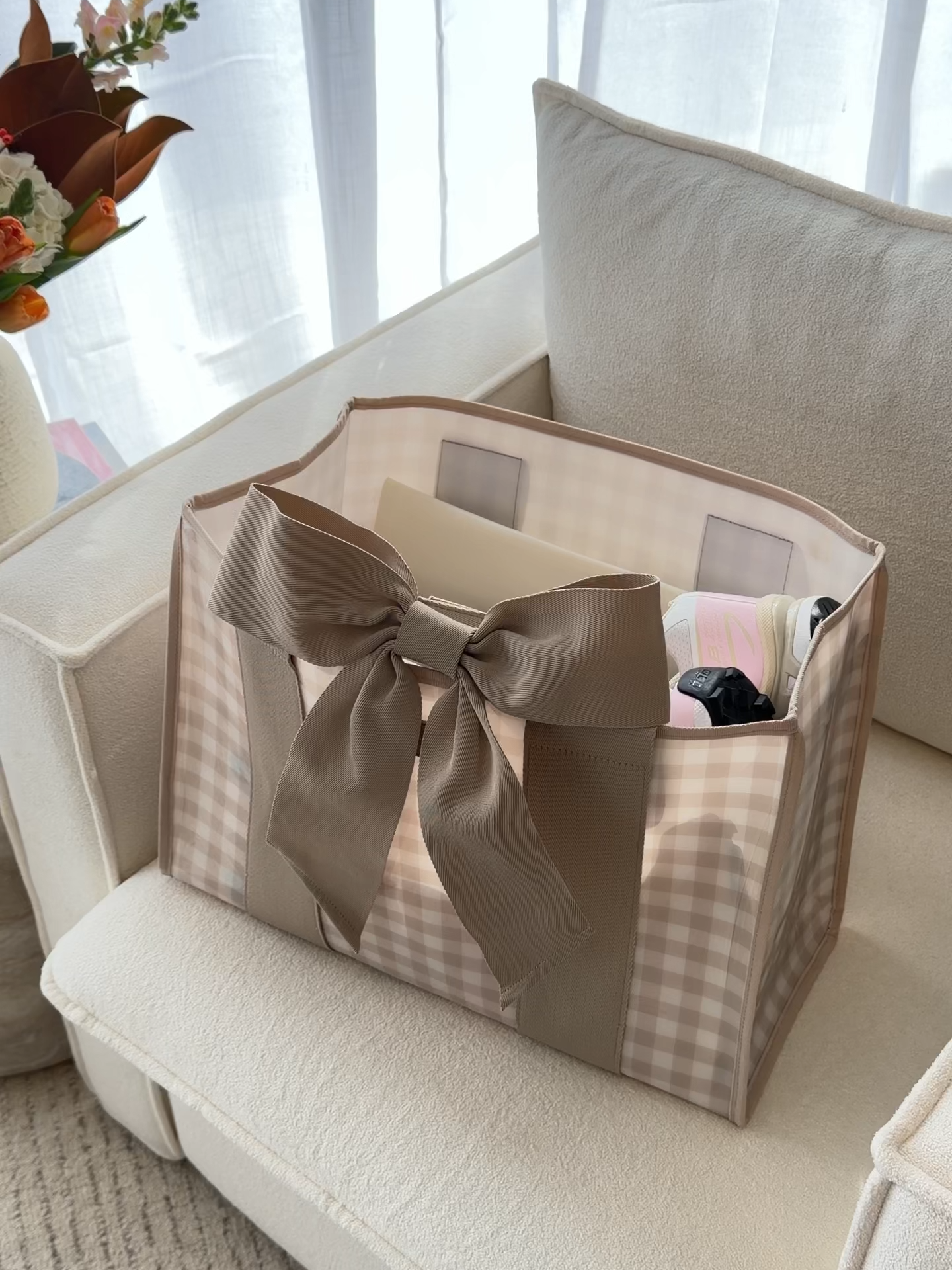 currently trending on your fyp: the latte gingham bow jelly tote ☕️🤎 #jellytote #casemate #fallbag #everydaybag #whatinmybag #packmybagwithme #gingham #neutralaesthetic #brownbag