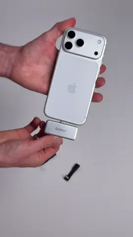 It’s smaller than your thumb… yet records ProRes RAW HQ straight to iPhone. ⚡ Zinc alloy. 20Gbps. Direct plug or magnetic snap — your call. This SSD isn’t just fast — it’s art in motion. @ORICO.US  #O#ORICOFlashPodi#iPhone17ProMaxP#ProResRAWCreatorSetup #PortableSSD 