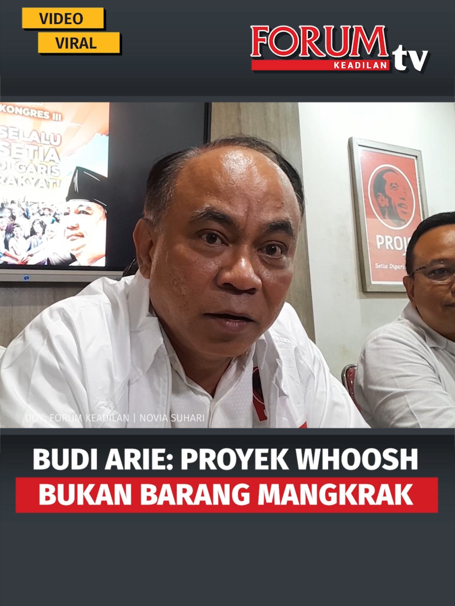Ketua Umum Pro Jokowi (Projo) sekaligus mantan Menteri Koperasi Budi Arie Setiadi, menanggapi isu pembayaran utang proyek Whoosh yang menjadi sorotan publik usai muncul kabar mengenai penolakan Menteri Keuangan (Menkeu) Purbaya Yudi Sadewa untuk melunasi utang proyek tersebut menggunakan dana Anggaran Pendapatan dan Belanja Negara (APBN). Budi Arie menegaskan bahwa secara prinsip, proyek transportasi publik di seluruh dunia memang membutuhkan dukungan dan keberpihakan negara. Ia mencontohkan sejumlah sistem transportasi massal di berbagai negara yang juga disubsidi pemerintah. Baca lainnya di forumkeadilan.com #budiariesetiadi #projo #utangwhoosh #purbayayudhisadewa #apbn #keretacepat #transportasipublikjakarta #subsidi #jokowi #prabowo #ekonominasional #forumkeadilan