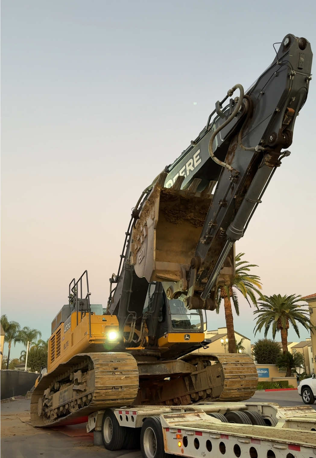 Time to Move this #JohnDeere470 #excavator #stayloaded #lowbedlife #johndeere 