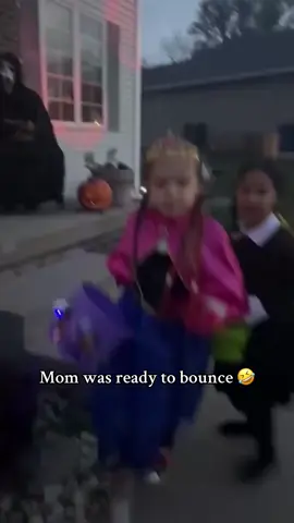 Mom was ready to bounce 😭 (via beauty_by.alyssallyod/IG) #halloween