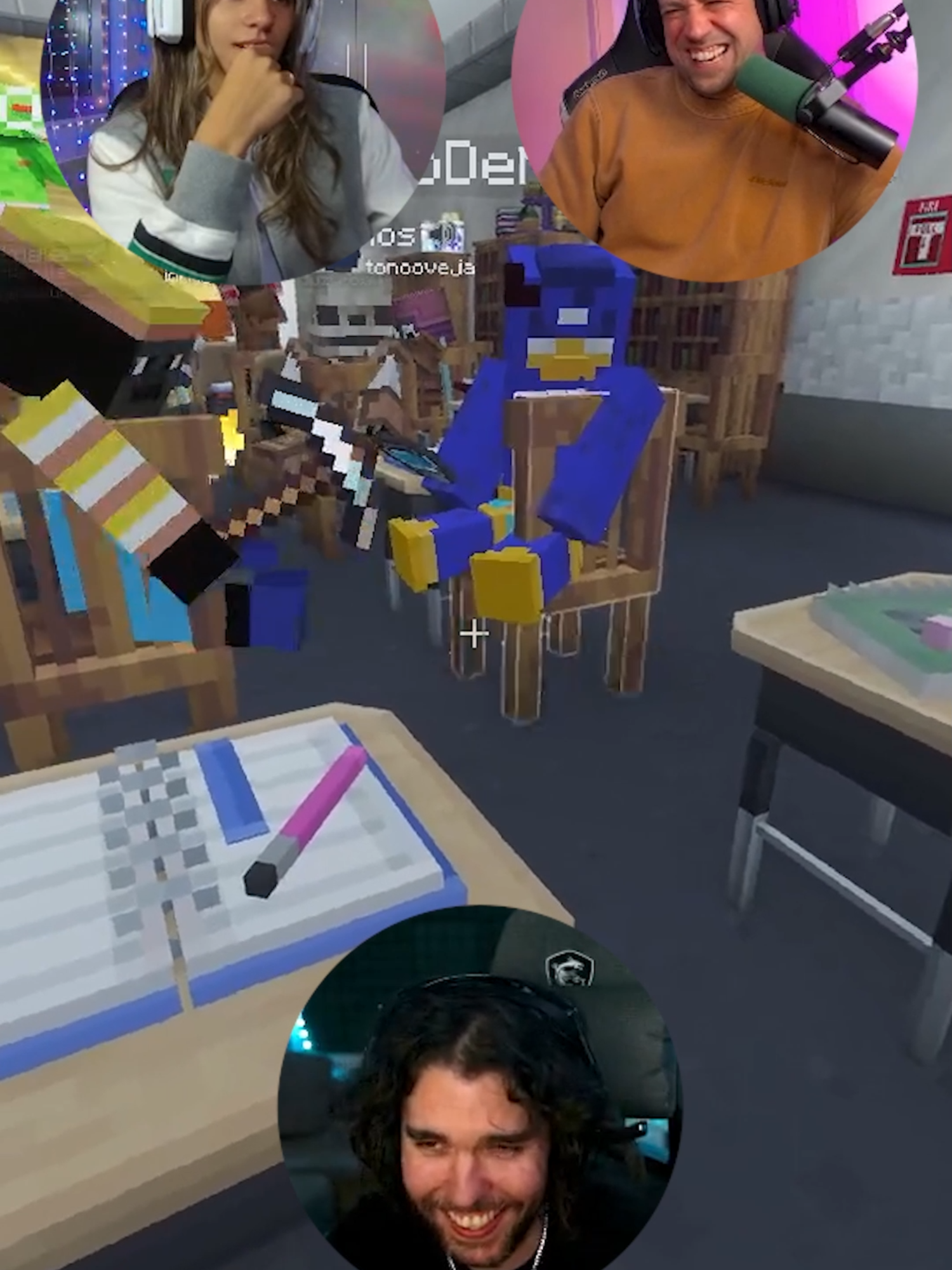 Sara Ismael al igual que yo no entendía que hacían ahí jajajaja La risa del Viejo Sabroso es lo mejor.... Vaya dupla #auron #exo2 #Minecraft #auronplay #saraismaelyauron #tortillaland #streamer #tendencia #fyp #foryou