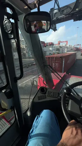 Kalmar Reach stacker #kalmar #reachstacker #port #colomboport #cmb 
