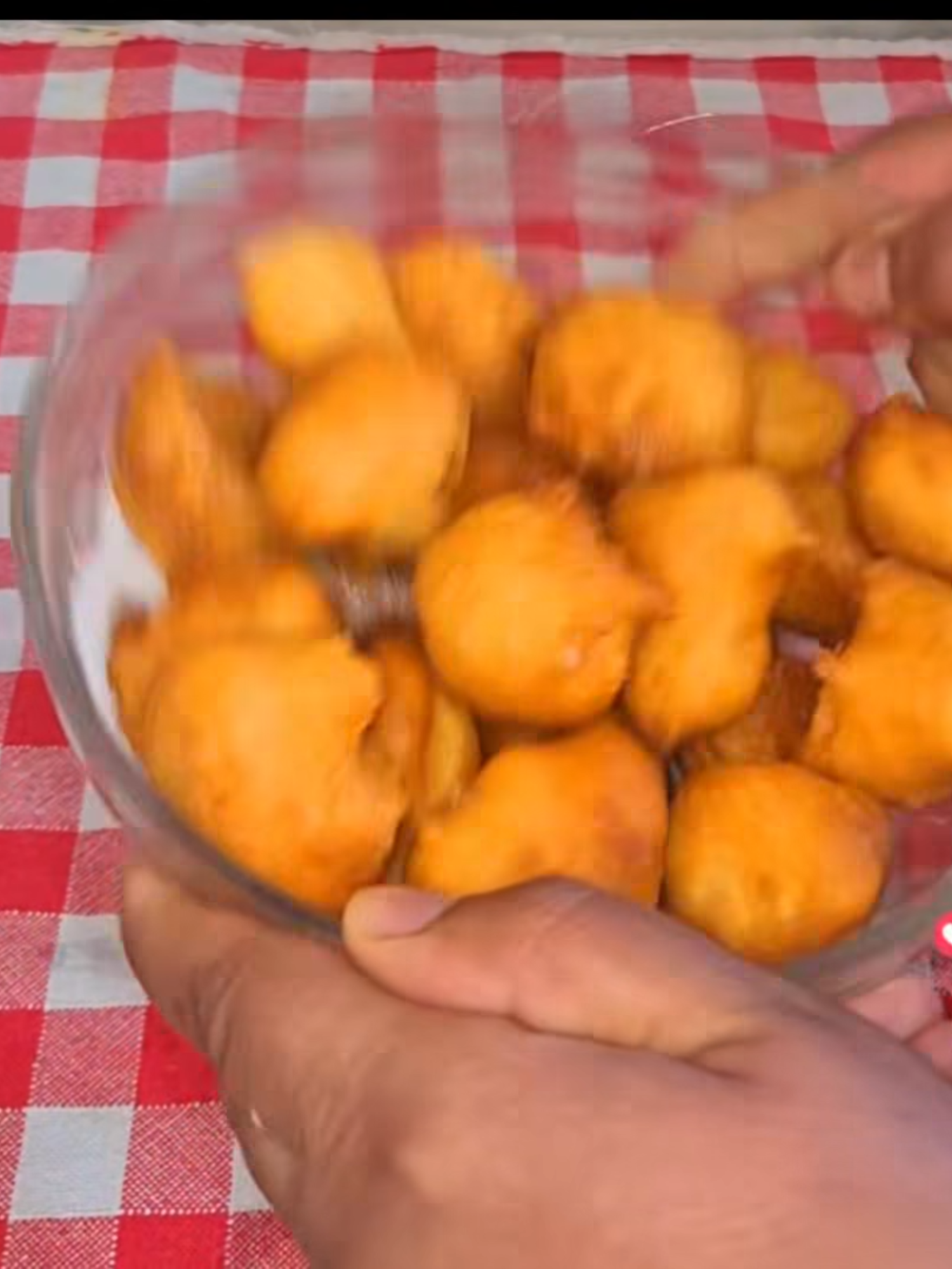 Deux yaourts, un peu de farine… et hop, des beignets dorés en un rien de temps ! 🍩