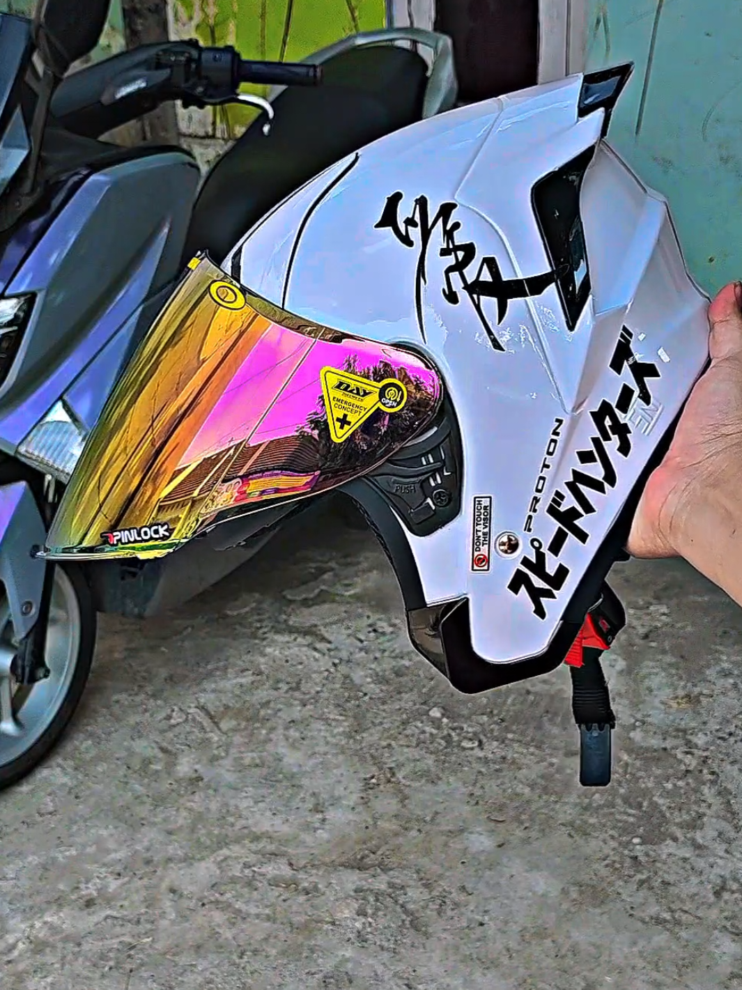 mewah serasa helm 500ribuan keren banget  #helmsni #helmmurah #helmet #helm #helmhrvproton 