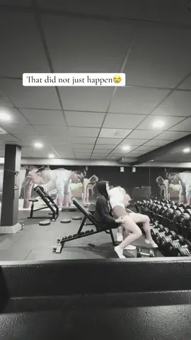 I died inside, I won’t be setting a foot in that gym again after that😭, detta kommer följa mig in i graven. Jag vill försvinna från jordens yta varje gång jag tänker på de, aaaahhhh🥹 #GymTok #gymfail #fail #imjustagirl #embarrassing 