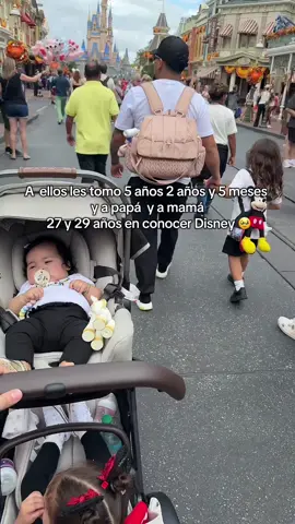 Es ahí cuando te das cuenta que lo están haciendo increíblemente bien ,Cuando tus hijos están viviendo cosas que tú a esa edad no las habías vivido.. 🏰🎢🪄🎠✨❤️‍🩹 #disneyfamily #Disney #disneyland #sueños 