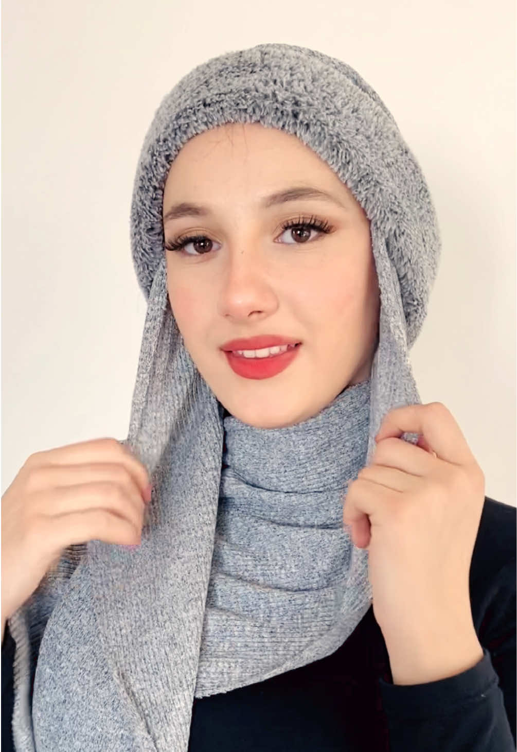 Gri kürk 🩶  #hijab #femme #aişetesettür #keşfett #eşarp 