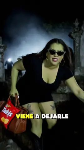 Fiona la cachan en el panteón de noche con su amante #fionabuchona 