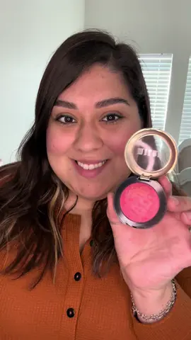 Yo estoy usando el tono “DOLCE PINK” #bakedblush #blush #milanicosmetics #makeup #mujeresbellas 