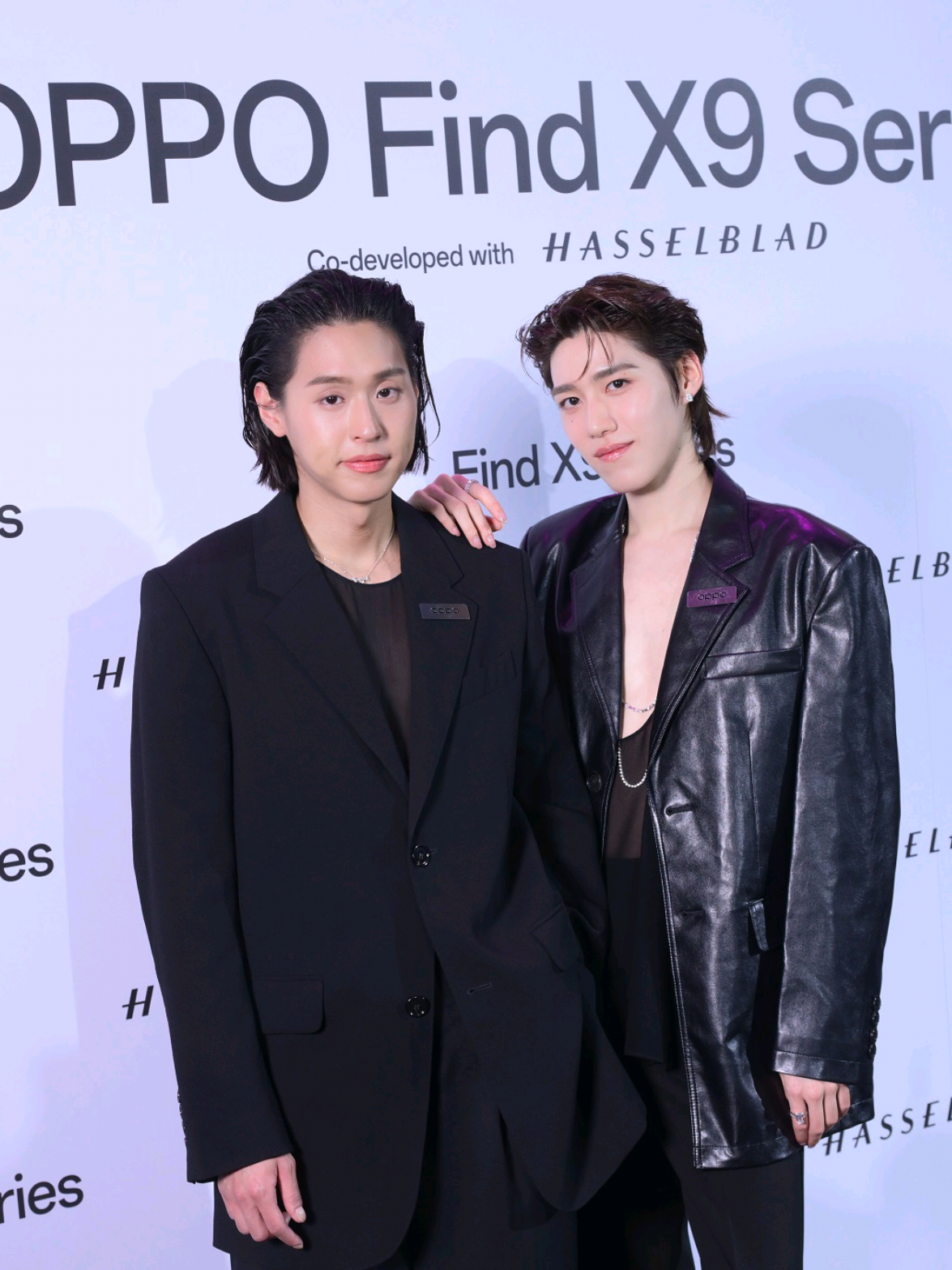 ซูมกันให้ชัดๆ #พีพีบิวกิ้น กับเพลงคู่ “ยอม” กับช็อตสุดพิเศษในงานเปิดตัว “OPPO Find X9 Series” ไม่ว่าจะอยู่ไกลแค่ไหน ก็ซูมได้ดีเหมือนห่างกันแค่เอื้อม!  #Mileday365 #พีพีกฤษฏ์ #บิวกิ้นพุฒิพงศ์ #OPPOFindX9SeriesTH ซูมดีทุกคอนเสิร์ต กล้องHasselbladซูมชัด200MP