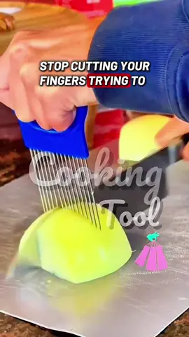 Effortless slicing✨                                    no tears, no stress🧅. This little kitchen tool is a game changer works for all your veggies. 🥒🍅 Kitchen Upgrade🖤 Small price🛍️ ##KitchenHacks##kitchengadgets##tiktokmademebuyit##CookingHacks##tiktokrestock
