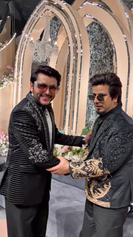 Walima sid bhai ka gift mri taraf se 😂😂😂 @Zainab_Ali ❤️ #ali110hyderabadi 