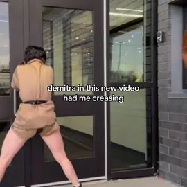 bye shes so funny #KALOGERASSISTERS #kalogeras #scream #demitra #fyp @demitrakalogeras 