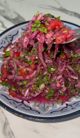 Türk Metbexinden Tablacı Salatı Musubet olur🤤 Resept: 2 eded qirmizi sogan 1eded ag sogan 2xorek qasiqi sumaq 1 eded pomidor yarim deste ceferi 1 cay qasiqi duz 2 xorek qasiq zeytun yagi 2xorek qasiqi narserab Yarim limonun suyu #tablacısalatası #salata #turkresepti #asanresept #evdəhazırla