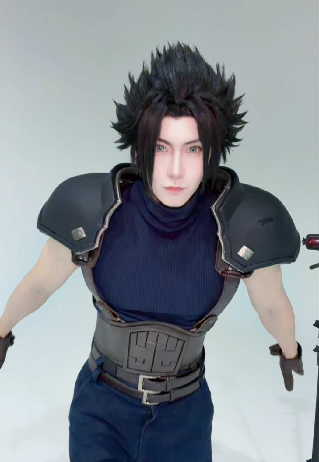 ได้คอสแล้วครับ Sasuke ก็แย่แล้ว!!! Zack Fair ครับ แต่อยากเล่นแผ่นเสียงนี้ เบียวเหมาะกับผมดี #cosplay #zackfair  #zackfaircosplay  #finalfantasyvii  #ff7 