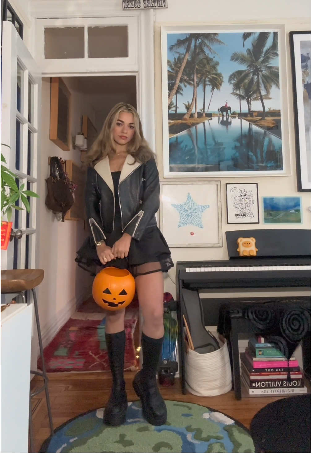 Every treat has its trick 🎃 #grwm #gothicstyle #fallfashion #darkfeminine #trickortreat 