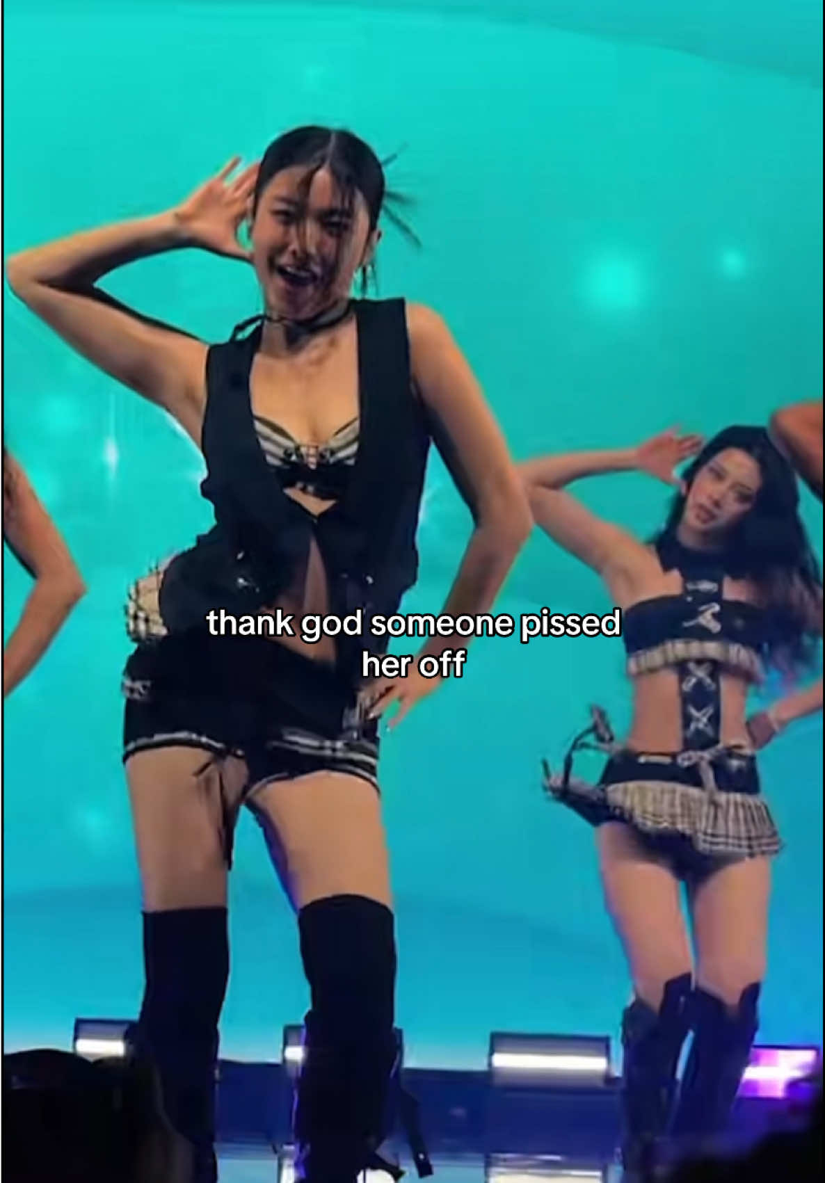 yoonchae acelerada in London.  clip from @𝒵𝒶𝓇𝒶 🌺  #yoonchae #katseye #acelerada #performance #dance 