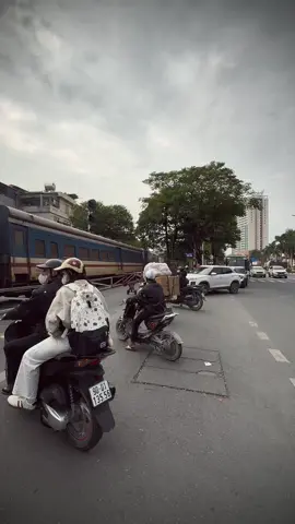 Roi mua thu di qua…🍃#phuly#hanam 