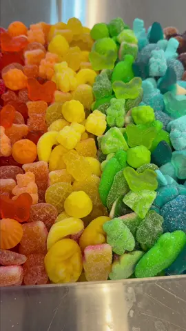 Experience every flavor with #rubybond 🍭🍬🌈 The most special gift and a fun addition to every party and celebration 🎉 Find it in our TikTok shop 🛍️🛒 #candy #candyboard #candybox #gummycandy #gummybear #rainbowaesthetic #luxurygifts #giftguide 