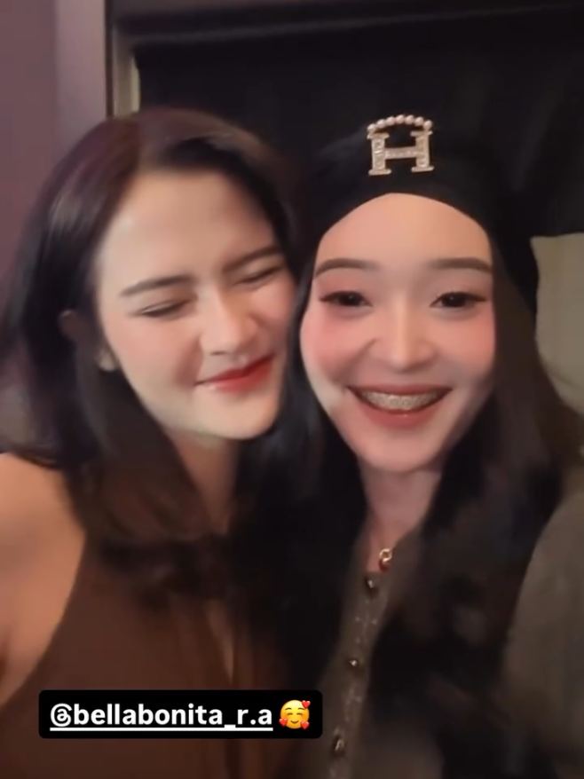 Membalas @bocah.ae12 Setiap nyampah komen kok panggah ngono tok ae dibolan-baleni, iyoo2 gak enek seng nandingi hepi , samar eram gak diakoni si paling segalanya 🤣🤣 #masyaallahtabarakkallah #bellabonitadennycaknan #dennycaknan #bellabonita #dekcunda 