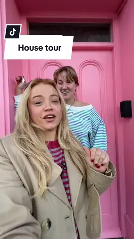 Replying to @Poppy 🫢 another sister reveal and she’s the eclectic interior queen 🏠 👸🏼 #interiordesign #eclectichome #maximalism #housetour 