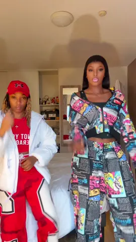 Retrouvailles ❤️🫂😭 @Veronica.T🇸🇳🇨🇻✝️ #ambiance #senegalaise_tik_tok #foryou #racky #milieu 