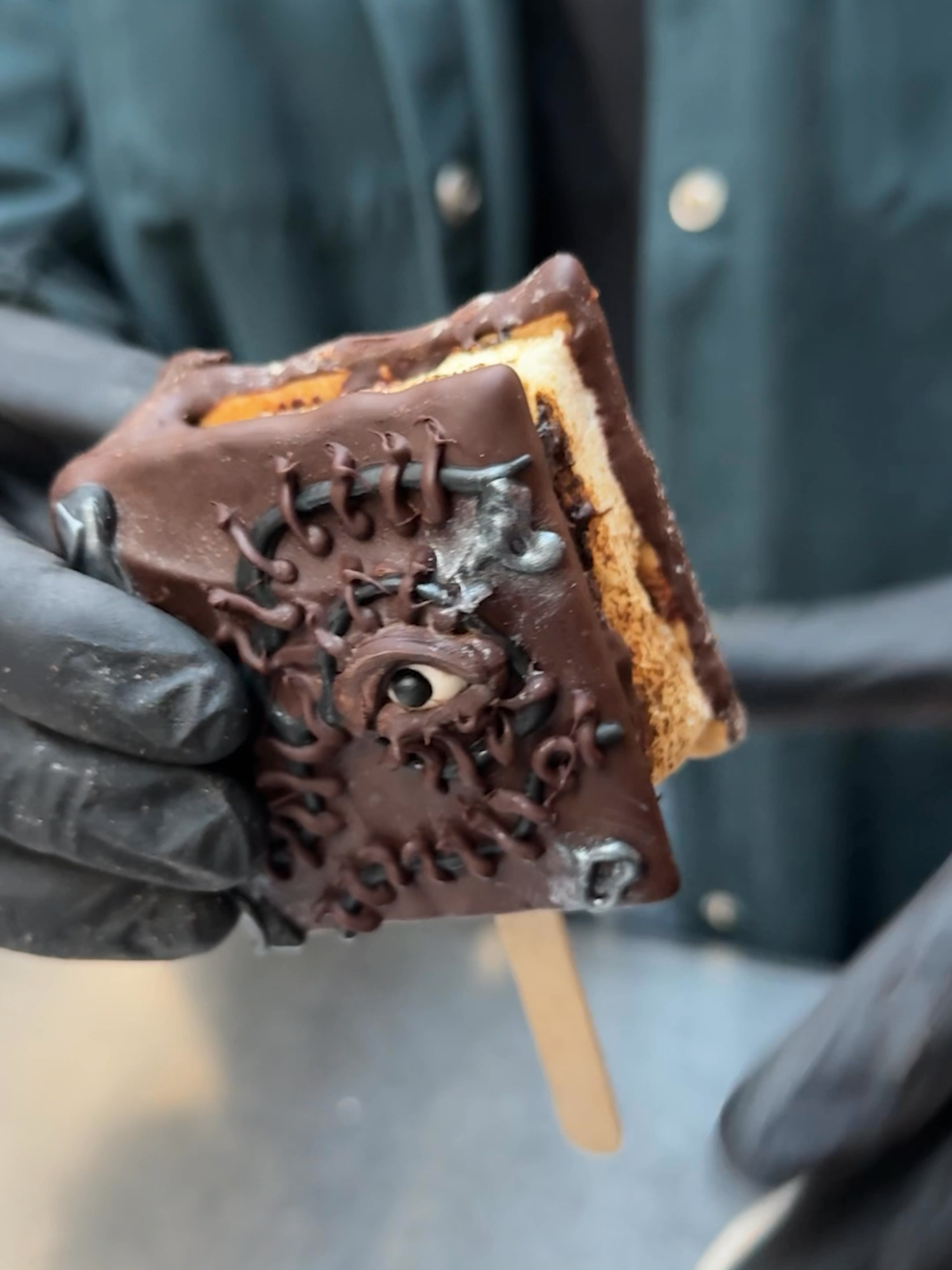 Hocus Pocus S'mores Book! Cast a choco spell 🔮🍫 #USA #fyp #smores #hocuspocus