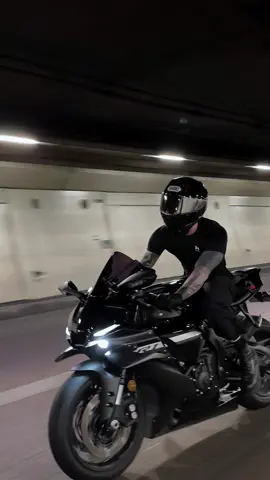 Let’s go for a ride ? 🖤 #yamahar1 #biker #motorcycle #bikelover #BookTok 